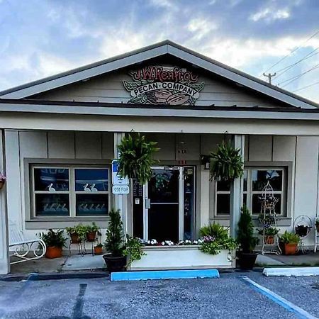 Walk To Downtown Seafood Market Bay Views Pensacola Bagian luar foto