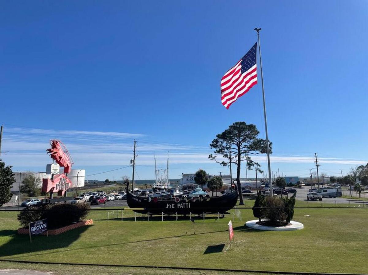 Walk To Downtown Seafood Market Bay Views Pensacola Bagian luar foto