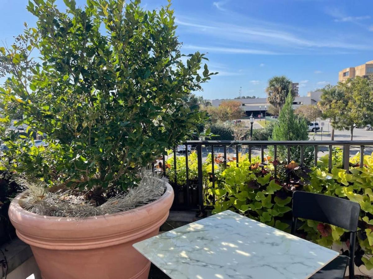 Walk To Downtown Seafood Market Bay Views Pensacola Bagian luar foto